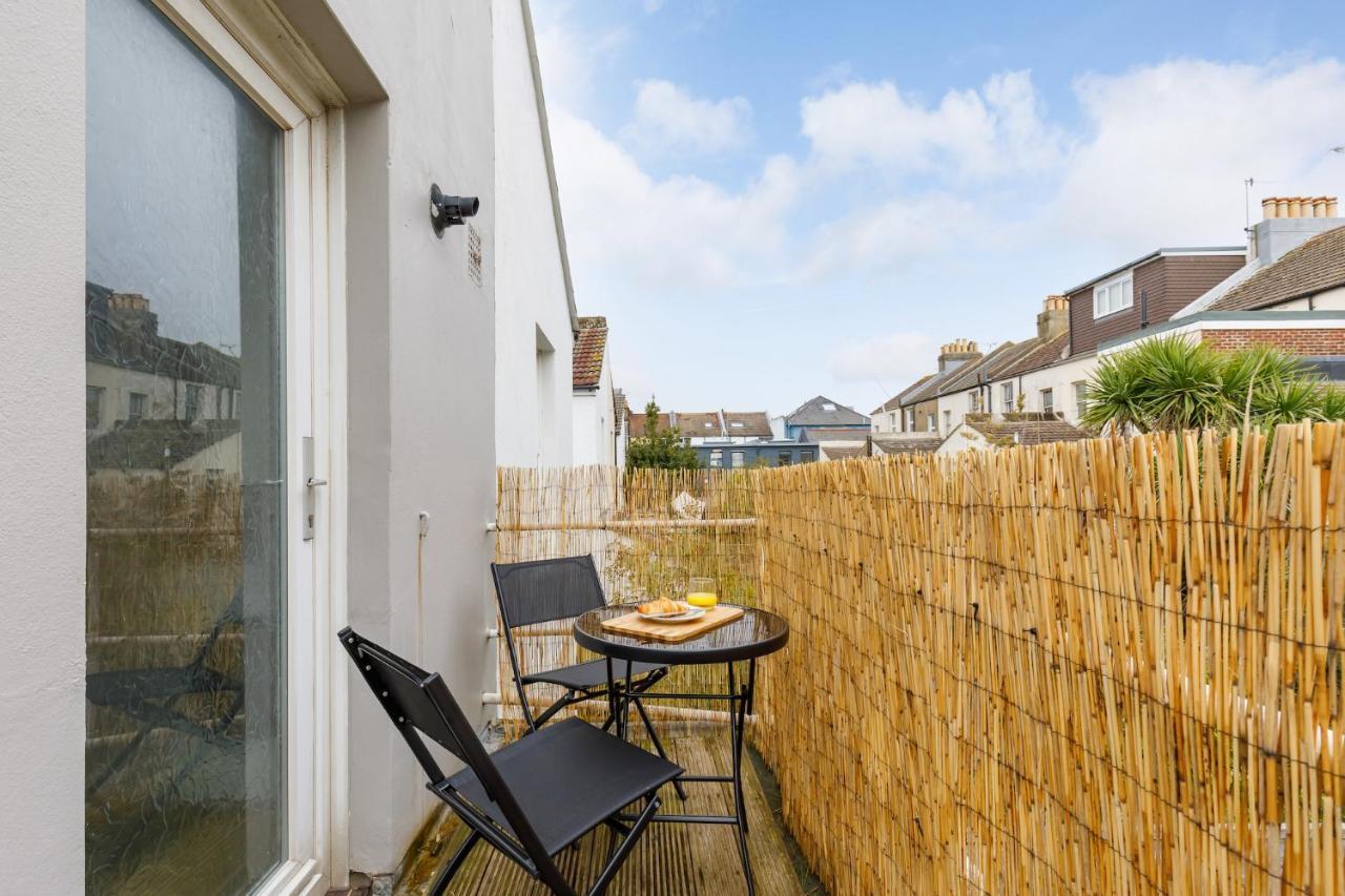 Charming 2 Bedroom Flat In With Free Parking Apartment Brighton